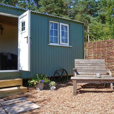 The Laburnum Retreat Shepherd Hut Private Hot Tub Upper Hulme Extérieur photo