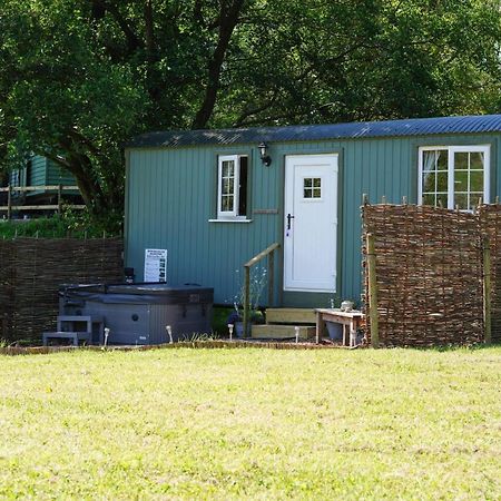 The Laburnum Retreat Shepherd Hut Private Hot Tub Upper Hulme Extérieur photo