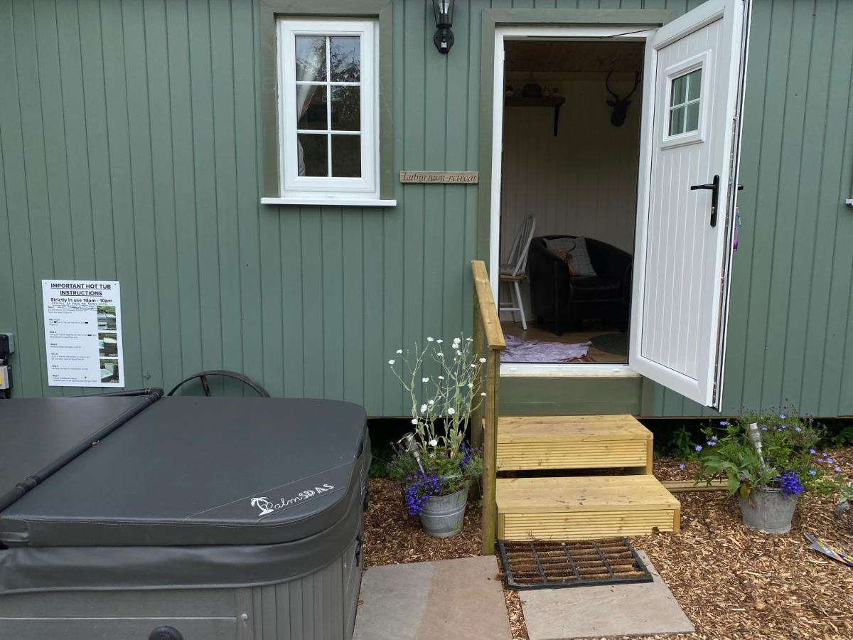 The Laburnum Retreat Shepherd Hut Private Hot Tub Upper Hulme Extérieur photo