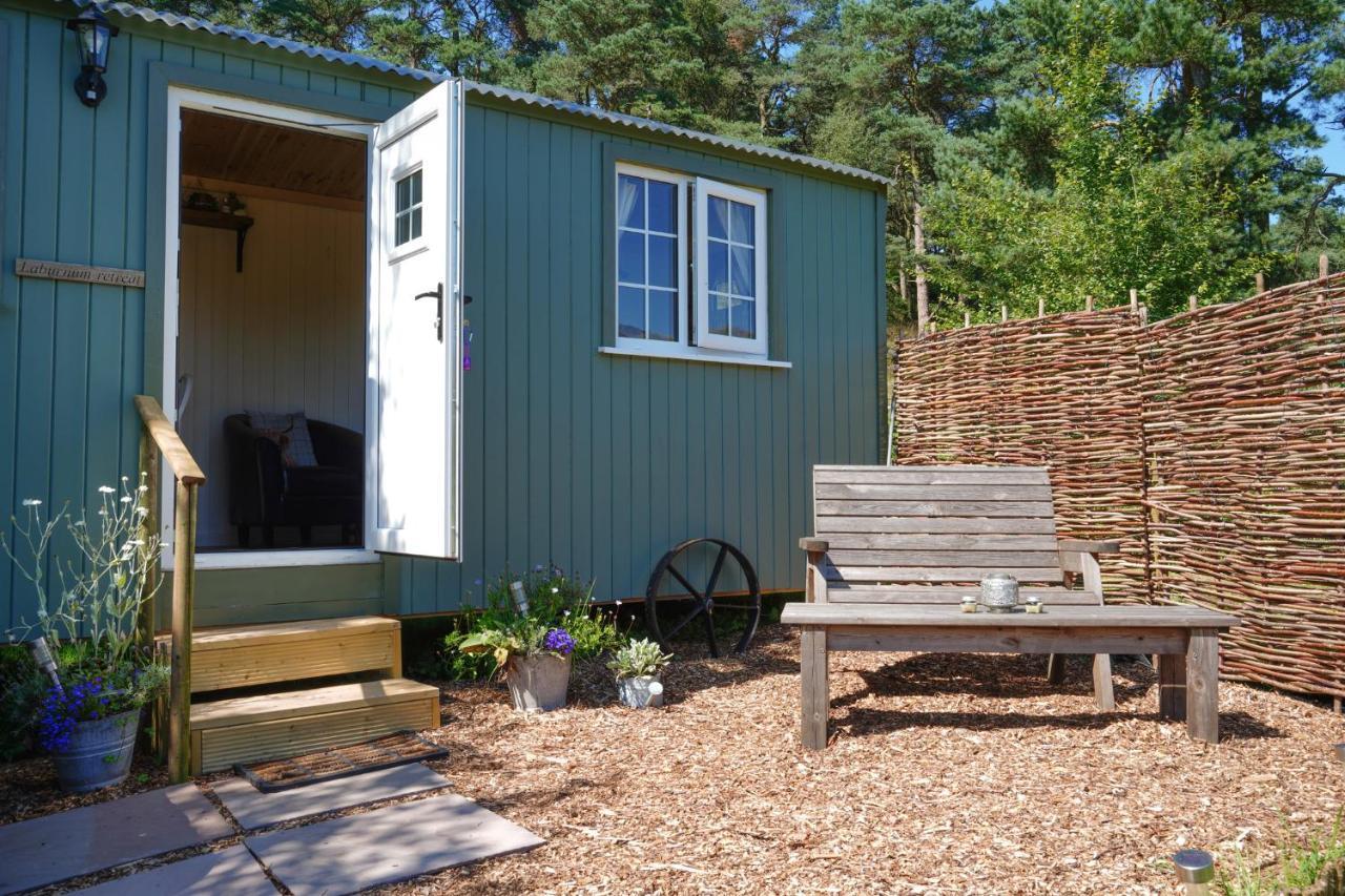 The Laburnum Retreat Shepherd Hut Private Hot Tub Upper Hulme Extérieur photo