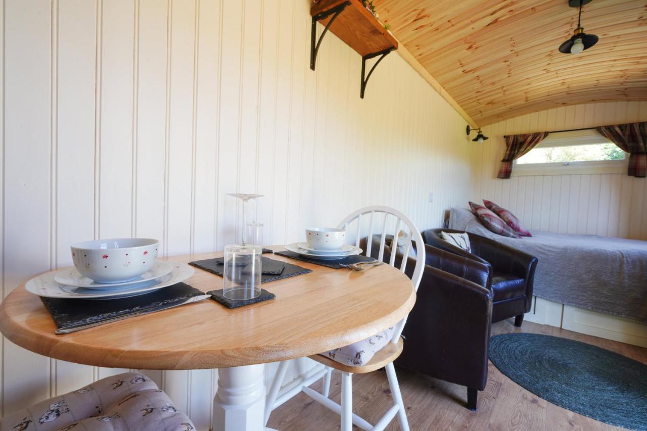 The Laburnum Retreat Shepherd Hut Private Hot Tub Upper Hulme Extérieur photo