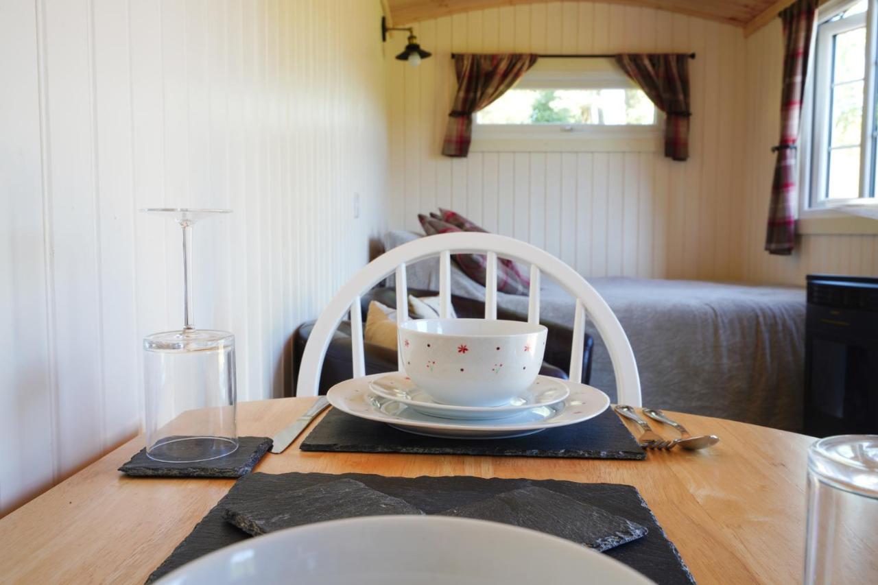 The Laburnum Retreat Shepherd Hut Private Hot Tub Upper Hulme Extérieur photo