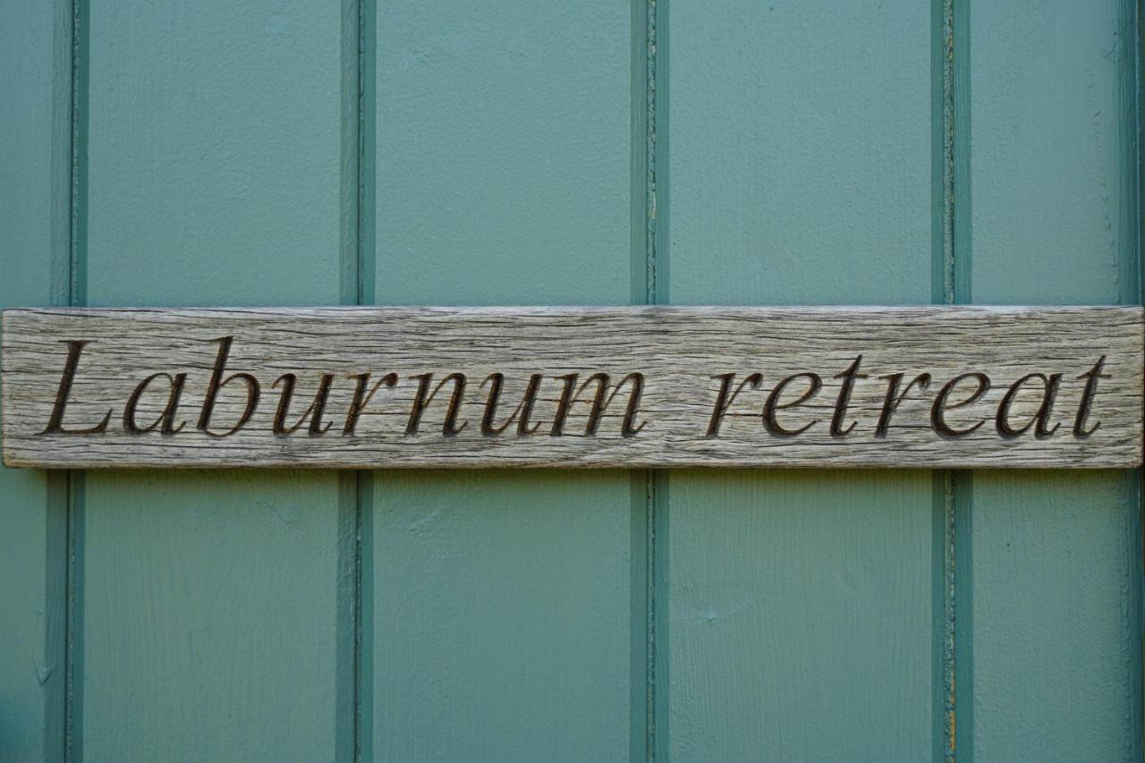 The Laburnum Retreat Shepherd Hut Private Hot Tub Upper Hulme Extérieur photo