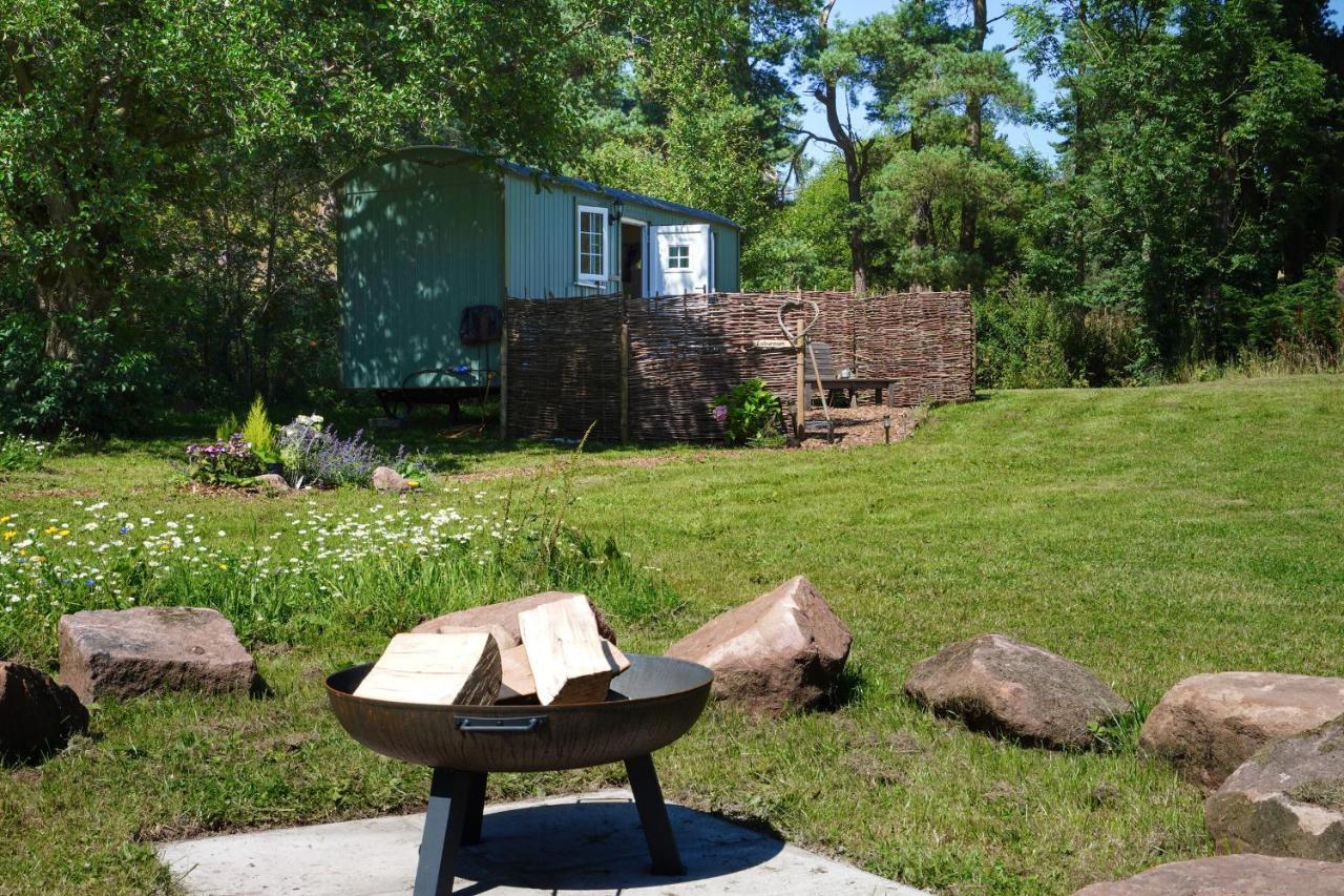The Laburnum Retreat Shepherd Hut Private Hot Tub Upper Hulme Extérieur photo